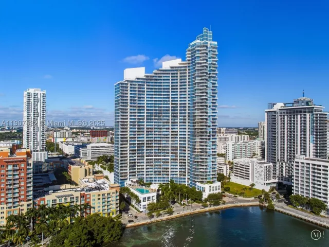 2-bedroom condo for sale in Miami - 2020 N Bayshore TH103 - MondialRealty