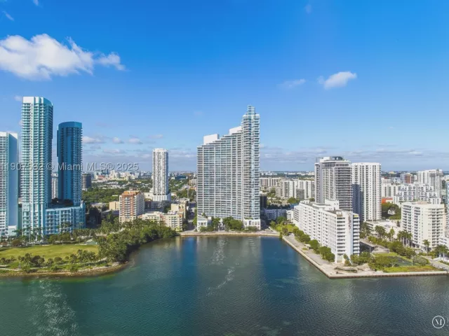 2-bedroom condo for sale in Miami - 2020 N Bayshore TH103 - MondialRealty
