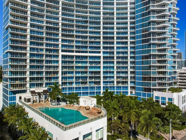 2-bedroom condo for sale in Miami - 2020 N Bayshore TH103 - MondialRealty