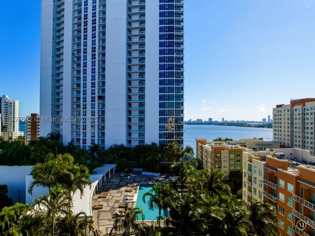 2-bedroom condo for sale in Miami - 2020 N Bayshore TH103 - MondialRealty