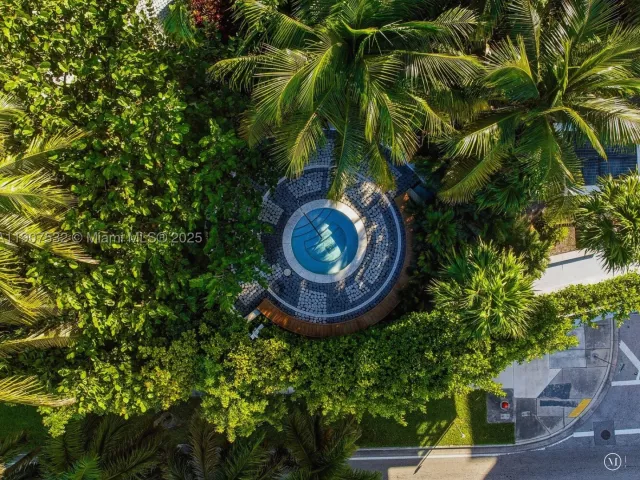 2-bedroom condo for sale in Miami - 2020 N Bayshore TH103 - MondialRealty