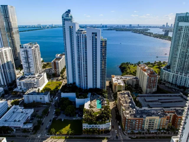 2-bedroom condo for sale in Miami - 2020 N Bayshore TH103 - MondialRealty