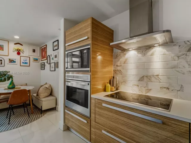 2-bedroom condo for sale in Miami - 2020 N Bayshore TH103 - MondialRealty