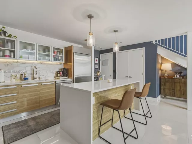 2-bedroom condo for sale in Miami - 2020 N Bayshore TH103 - MondialRealty