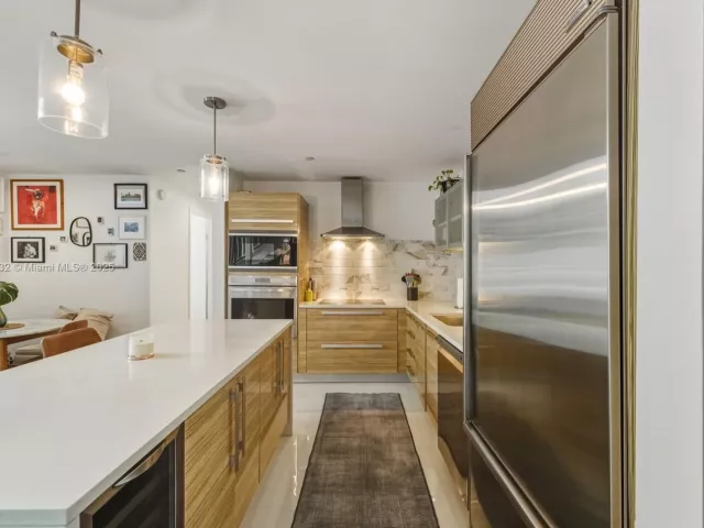 2-bedroom condo for sale in Miami - 2020 N Bayshore TH103 - MondialRealty