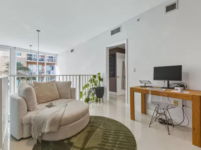 2-bedroom condo for sale in Miami - 2020 N Bayshore TH103 - MondialRealty