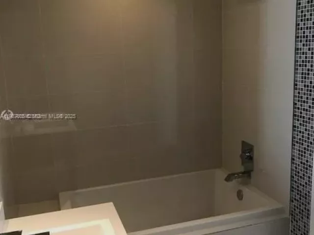 1-bedroom condo for rent in Miami - 55 SW 9th St 2510 - MondialRealty