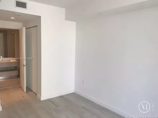 1-bedroom condo for rent in Miami - 55 SW 9th St 2510 - MondialRealty