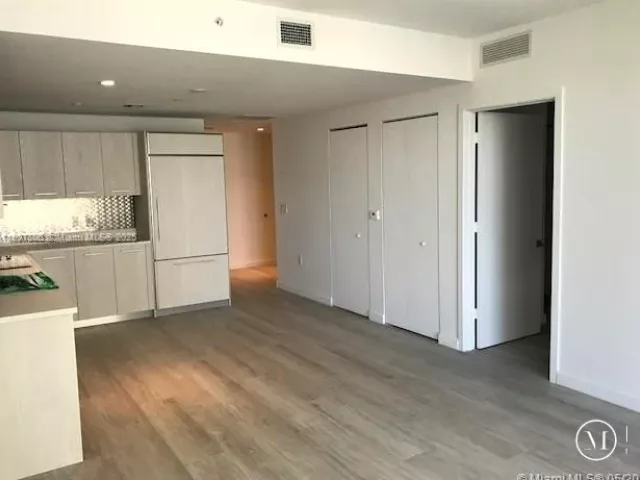 1-bedroom condo for rent in Miami - 55 SW 9th St 2510 - MondialRealty