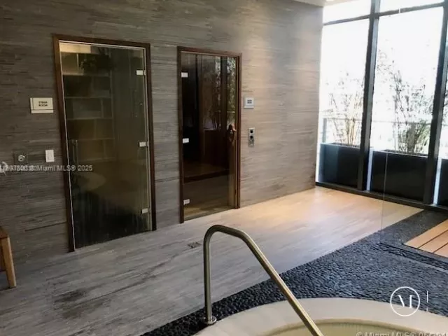 1-bedroom condo for rent in Miami - 55 SW 9th St 2510 - MondialRealty