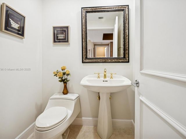 Apartment for sale  Unit #1005 - photo 6739971