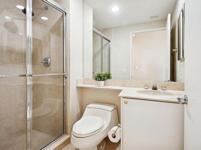 Apartment for sale  Unit #1005 - photo 6739973