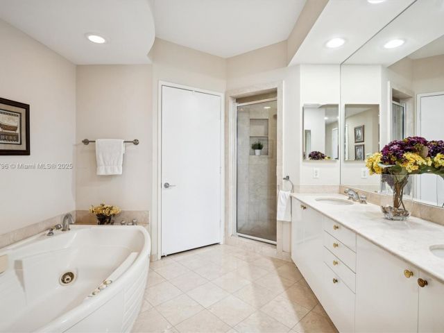 Apartment for sale  Unit #1005 - photo 6739975