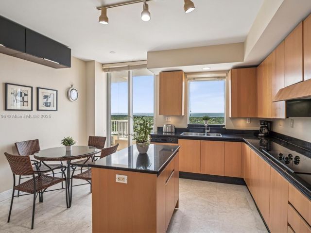 Apartment for sale  Unit #1005 - photo 6739982