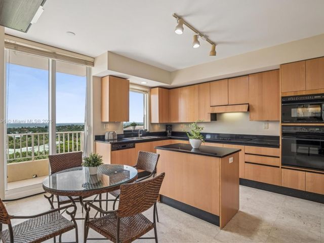 Apartment for sale  Unit #1005 - photo 6739983