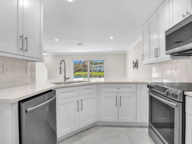 Home for rent at 16207 Sierra Palms Drive - photo 6742717