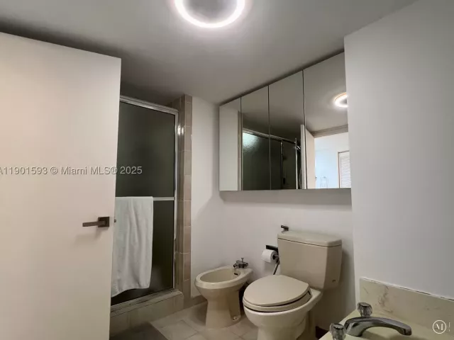 2-bedroom condo for sale in Miami - 520 Brickell Key Dr A900 - MondialRealty