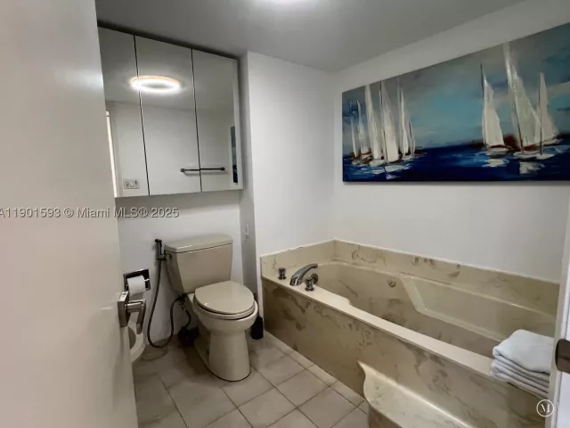 2-bedroom condo for sale in Miami - 520 Brickell Key Dr A900 - MondialRealty
