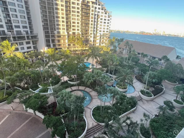 2-bedroom condo for sale in Miami - 520 Brickell Key Dr A900 - MondialRealty