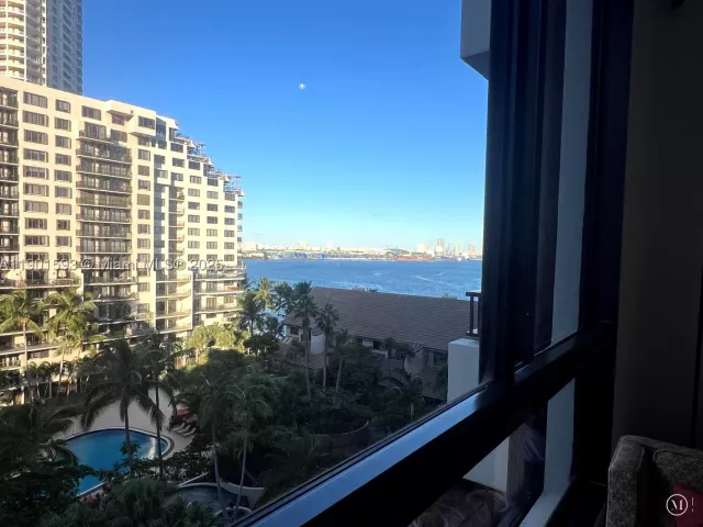 2-bedroom condo for sale in Miami - 520 Brickell Key Dr A900 - MondialRealty