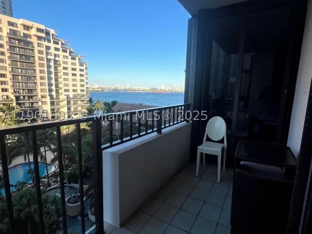 2-bedroom condo for sale in Miami - 520 Brickell Key Dr A900 - MondialRealty