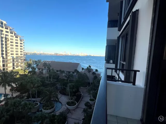 2-bedroom condo for sale in Miami - 520 Brickell Key Dr A900 - MondialRealty