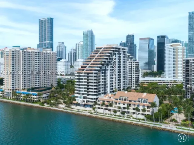 2-bedroom condo for sale in Miami - 520 Brickell Key Dr A900 - MondialRealty