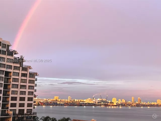 2-bedroom condo for sale in Miami - 520 Brickell Key Dr A900 - MondialRealty