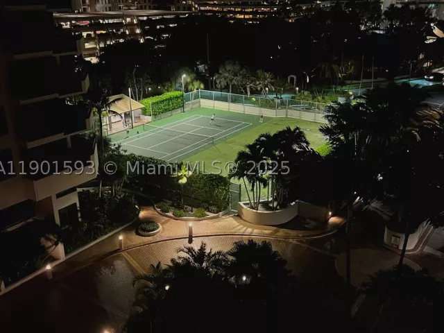 2-bedroom condo for sale in Miami - 520 Brickell Key Dr A900 - MondialRealty