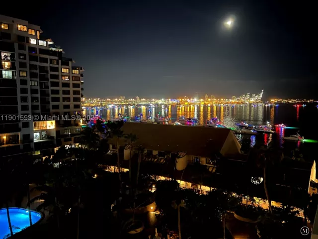 2-bedroom condo for sale in Miami - 520 Brickell Key Dr A900 - MondialRealty
