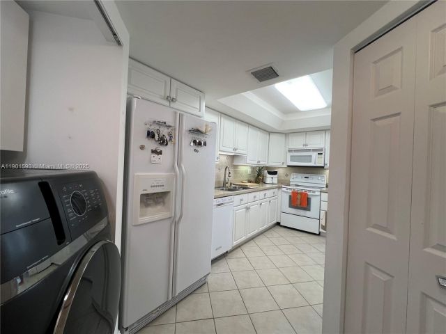 Apartment for sale  Unit #A900 - photo 6743110