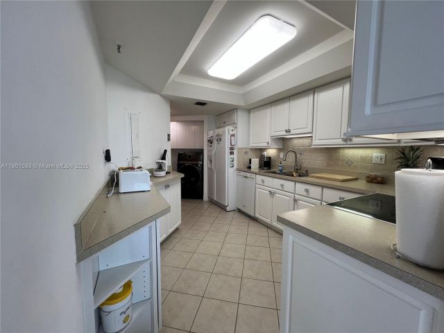 Apartment for sale  Unit #A900 - photo 6743111