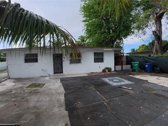 Home for rent at 15812 NW 39th Ct 15812 - photo 7448939