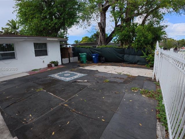 Home for rent at 15812 NW 39th Ct 15812 - photo 7448940