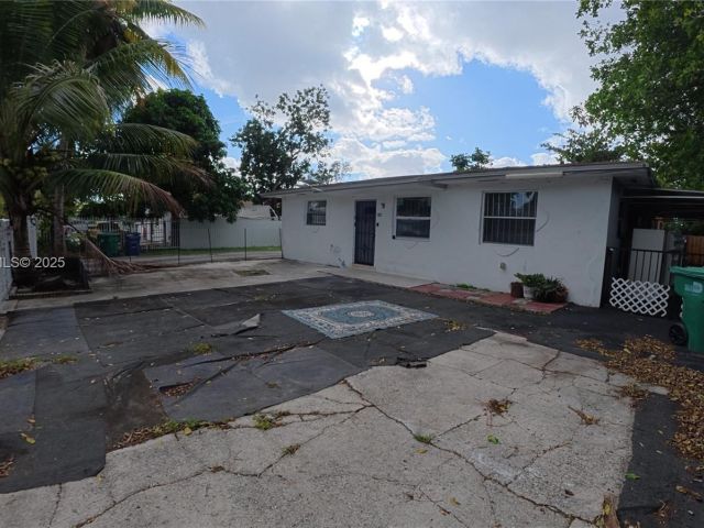 Home for rent at 15812 NW 39th Ct 15812 - photo 7448941