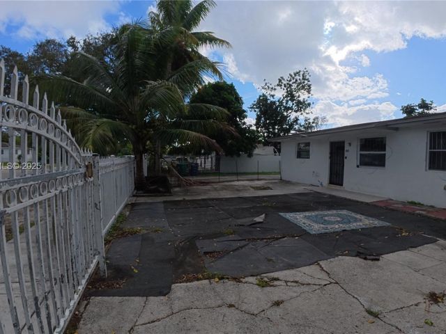 Home for rent at 15812 NW 39th Ct 15812 - photo 7448942