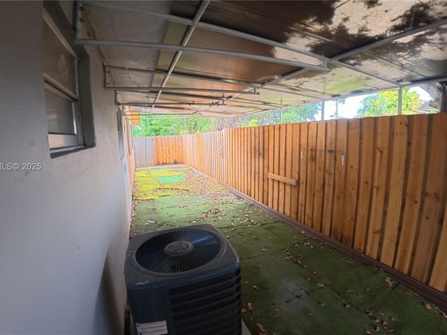 Home for rent at 15812 NW 39th Ct 15812 - photo 7448949