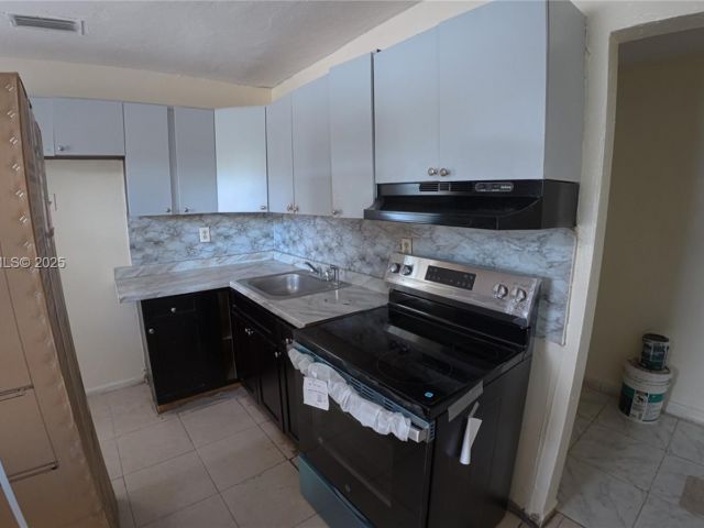 Home for rent at 15812 NW 39th Ct 15812 - photo 7448951