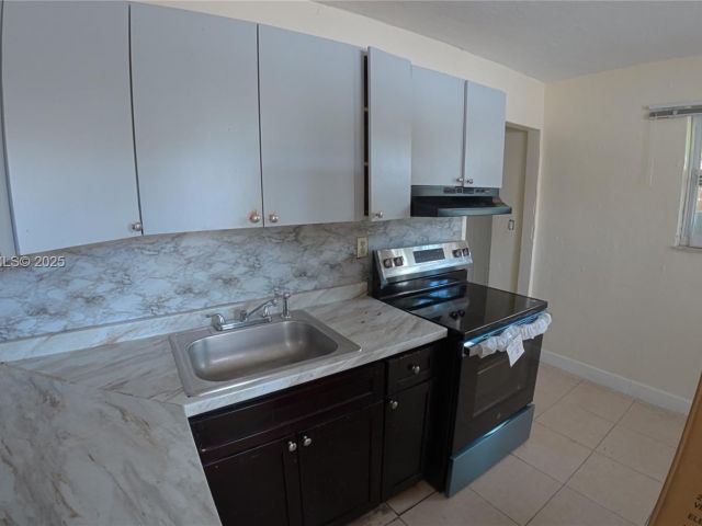 Home for rent at 15812 NW 39th Ct 15812 - photo 7448952