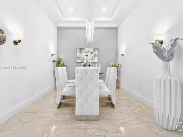 4-bedroom home for rent in West Palm Beach - 6313 Paradise Cv - MondialRealty