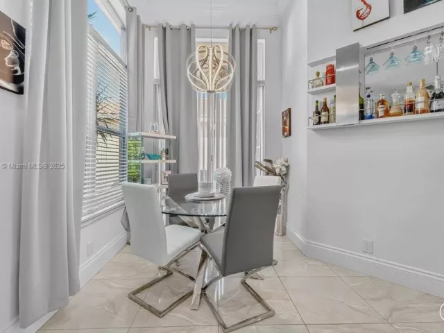 4-bedroom home for rent in West Palm Beach - 6313 Paradise Cv - MondialRealty
