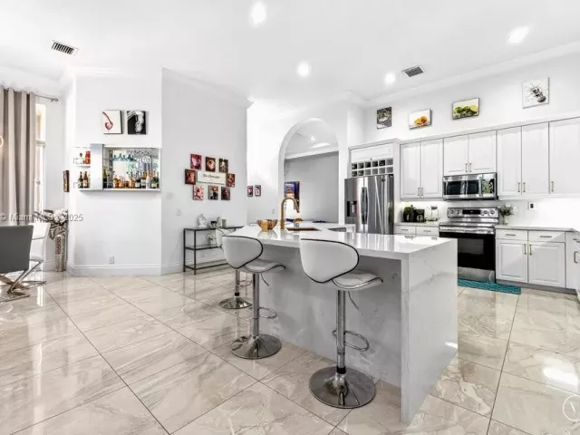 4-bedroom home for rent in West Palm Beach - 6313 Paradise Cv - MondialRealty