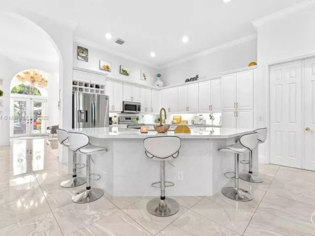 4-bedroom home for rent in West Palm Beach - 6313 Paradise Cv - MondialRealty