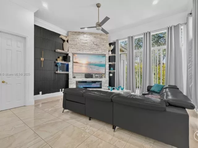 4-bedroom home for rent in West Palm Beach - 6313 Paradise Cv - MondialRealty