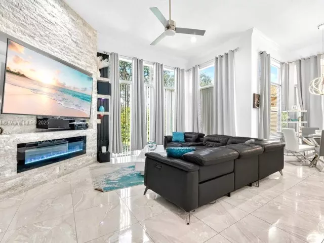 4-bedroom home for rent in West Palm Beach - 6313 Paradise Cv - MondialRealty