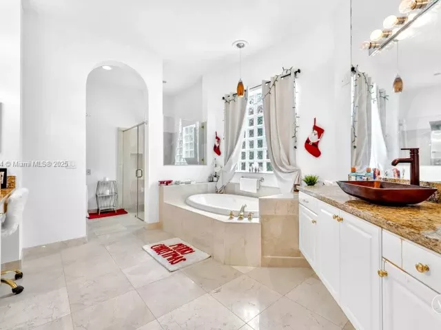 4-bedroom home for rent in West Palm Beach - 6313 Paradise Cv - MondialRealty