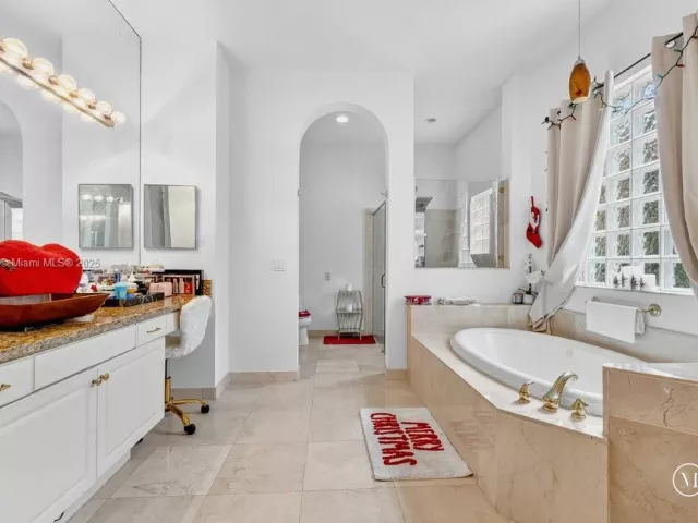 4-bedroom home for rent in West Palm Beach - 6313 Paradise Cv - MondialRealty