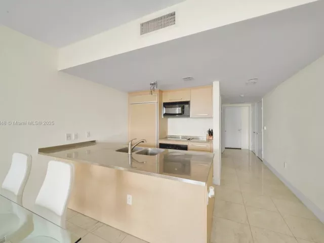 2-bedroom condo for rent in Hallandale Beach - 1850 S Ocean Dr 1609 - MondialRealty
