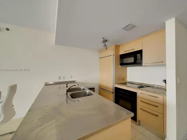 2-bedroom condo for rent in Hallandale Beach - 1850 S Ocean Dr 1609 - MondialRealty