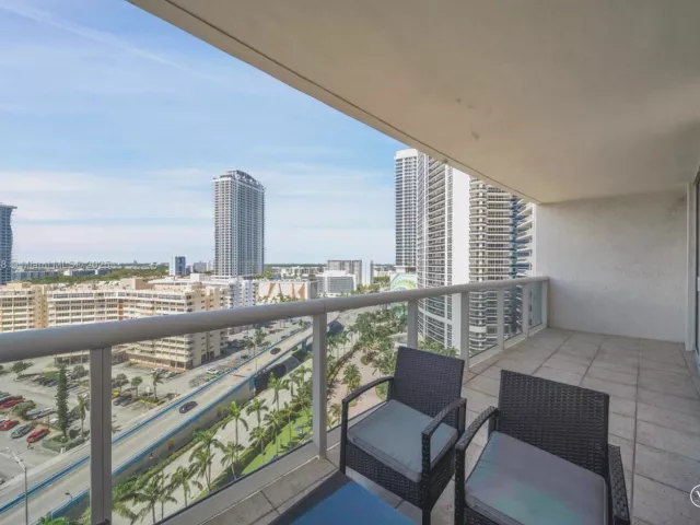 2-bedroom condo for rent in Hallandale Beach - 1850 S Ocean Dr 1609 - MondialRealty